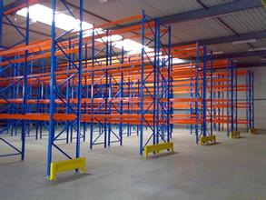 喀什仓储货架在选购仓储货架时应该如何考虑工程要素有哪些？